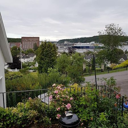 산데피요르드 Lys Og Lettstelt Leilighet Med Utsikt Over Byen 아파트 외부 사진