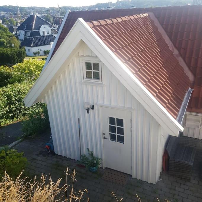 산데피요르드 Lys Og Lettstelt Leilighet Med Utsikt Over Byen 아파트 외부 사진